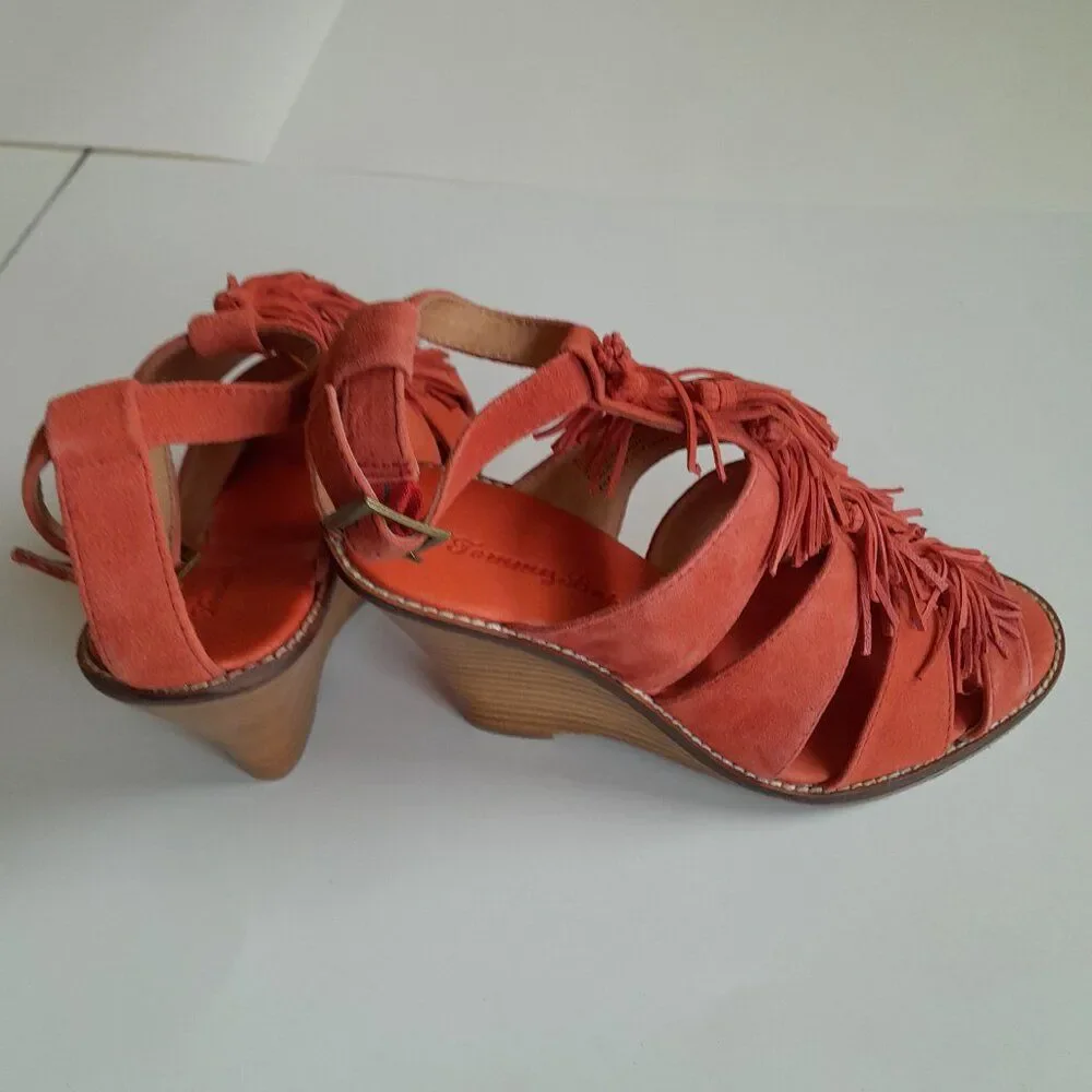 Tommy Bahama Palrinna Wedge Sandals Size 7 Tan Open Toe Tasseled Ankle Heel